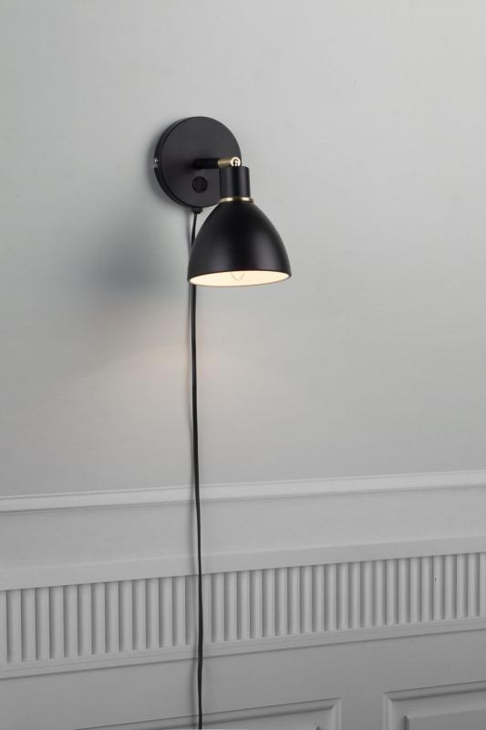 Schwarze runde Wandleuchte RAY  mit schwenkbarem Schirm von Nordlux